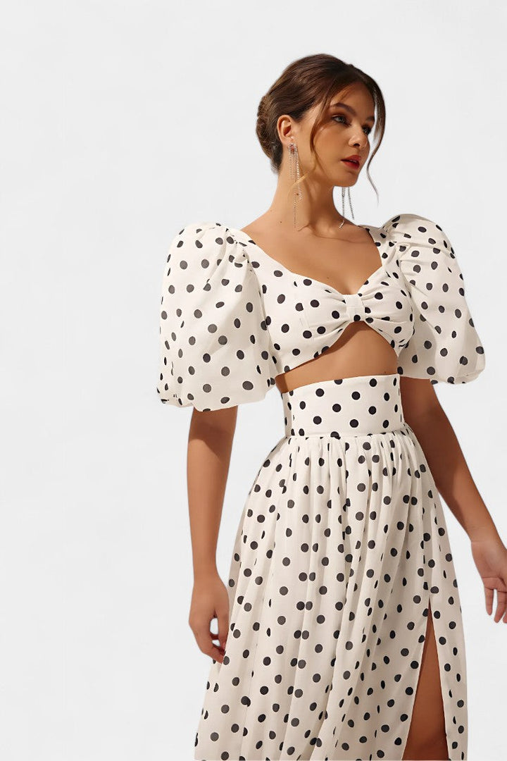 Sherine Ensemble à Pois avec Top à Manches Bouffantes et Jupe à Fente Frontale