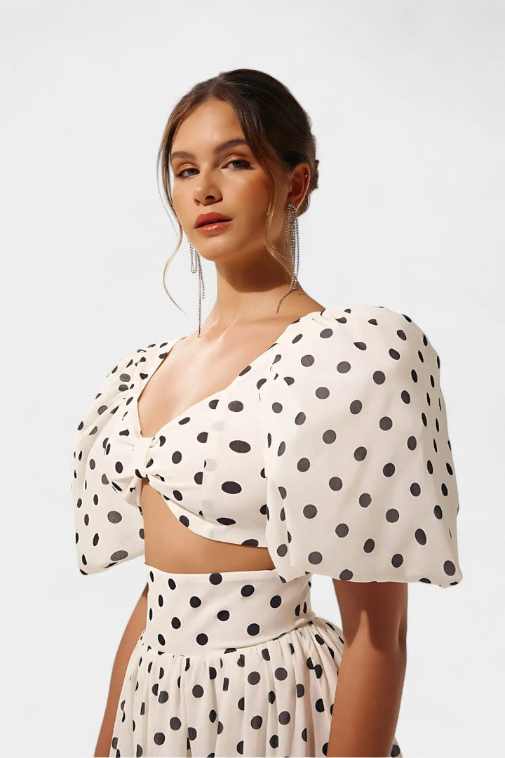 Sherine Ensemble à Pois avec Top à Manches Bouffantes et Jupe à Fente Frontale