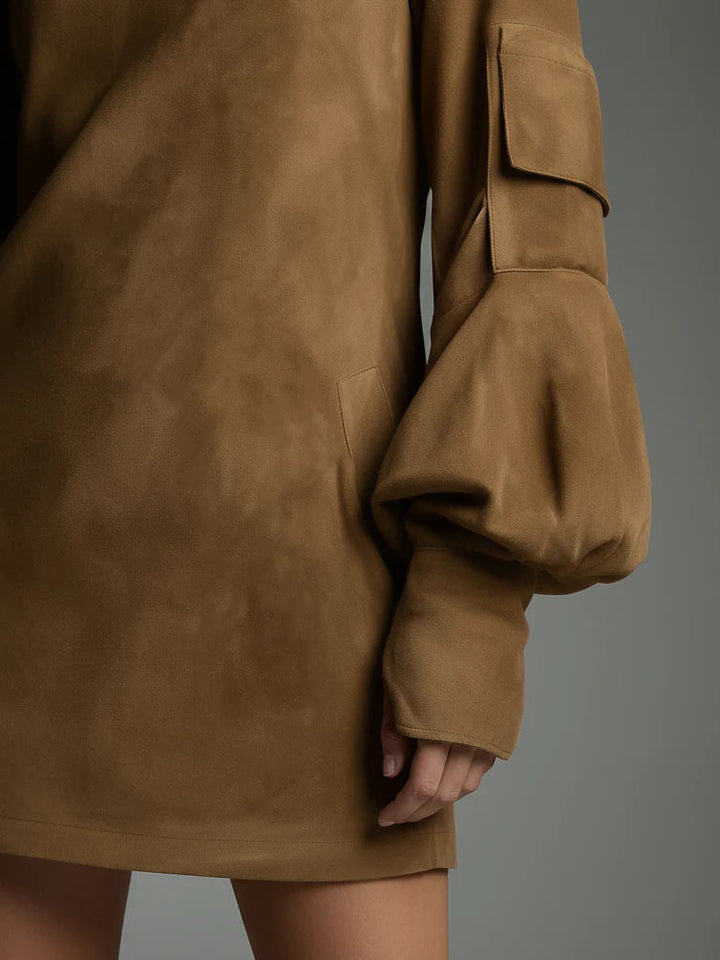 Beli ║ Robe mini ample en daim avec col montant