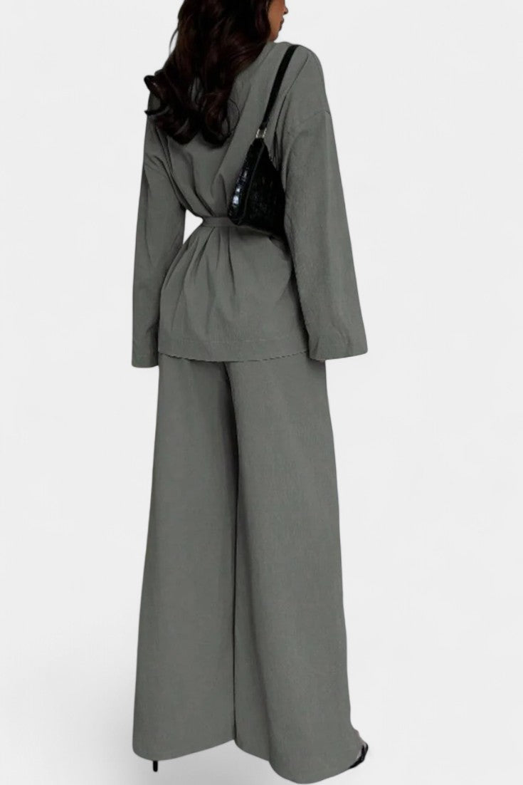 Amy Ensemble Tailleur à Décolleté V et Pantalon Évasé