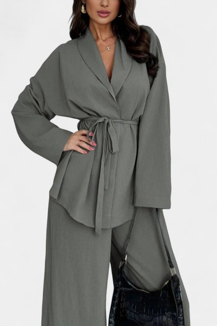 Amy Ensemble Tailleur à Décolleté V et Pantalon Évasé