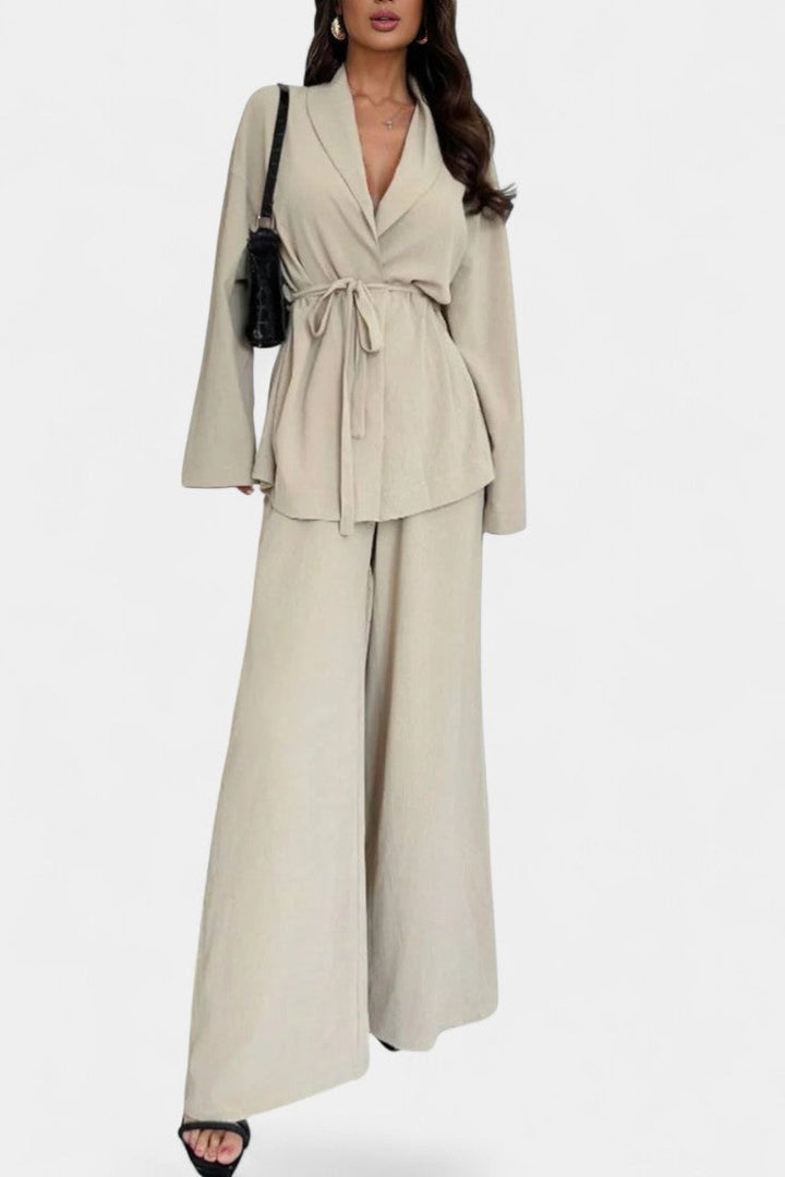 Amy Ensemble Tailleur à Décolleté V et Pantalon Évasé