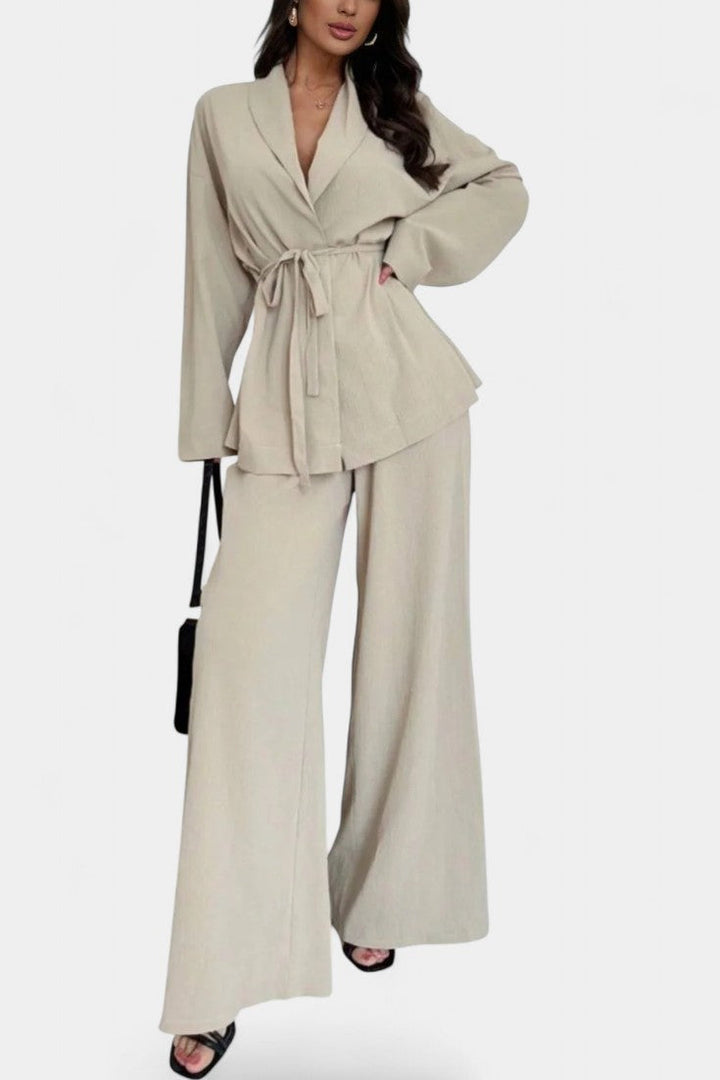 Amy Ensemble Tailleur à Décolleté V et Pantalon Évasé