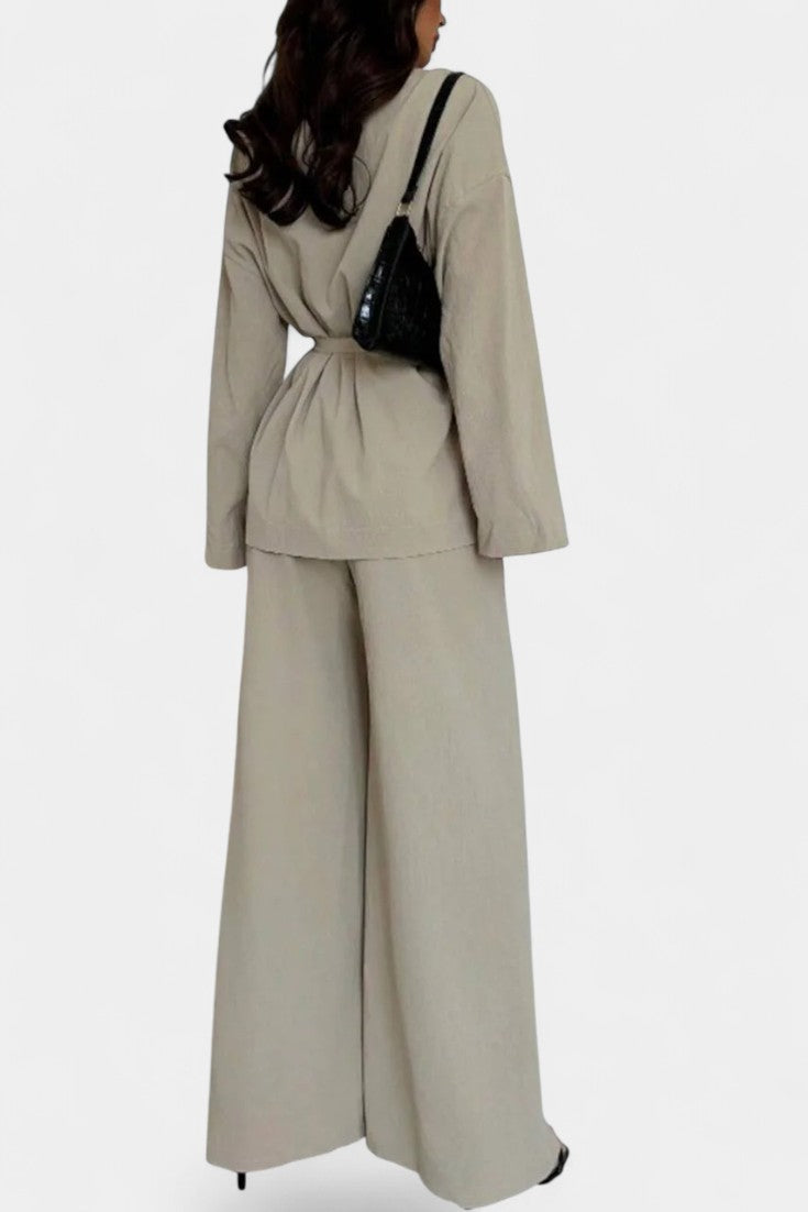 Amy Ensemble Tailleur à Décolleté V et Pantalon Évasé