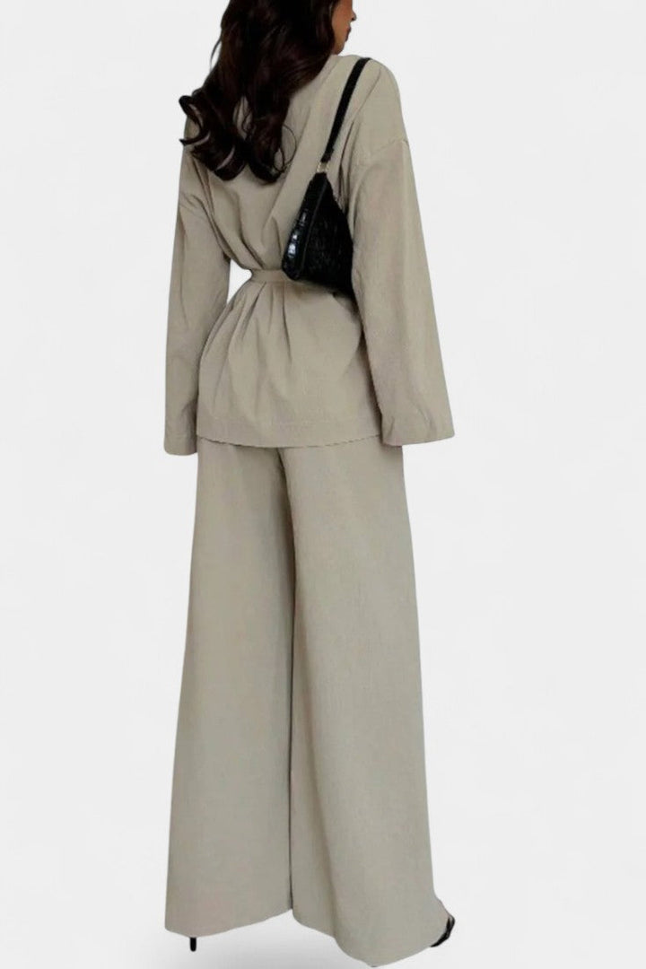 Amy Ensemble Tailleur à Décolleté V et Pantalon Évasé