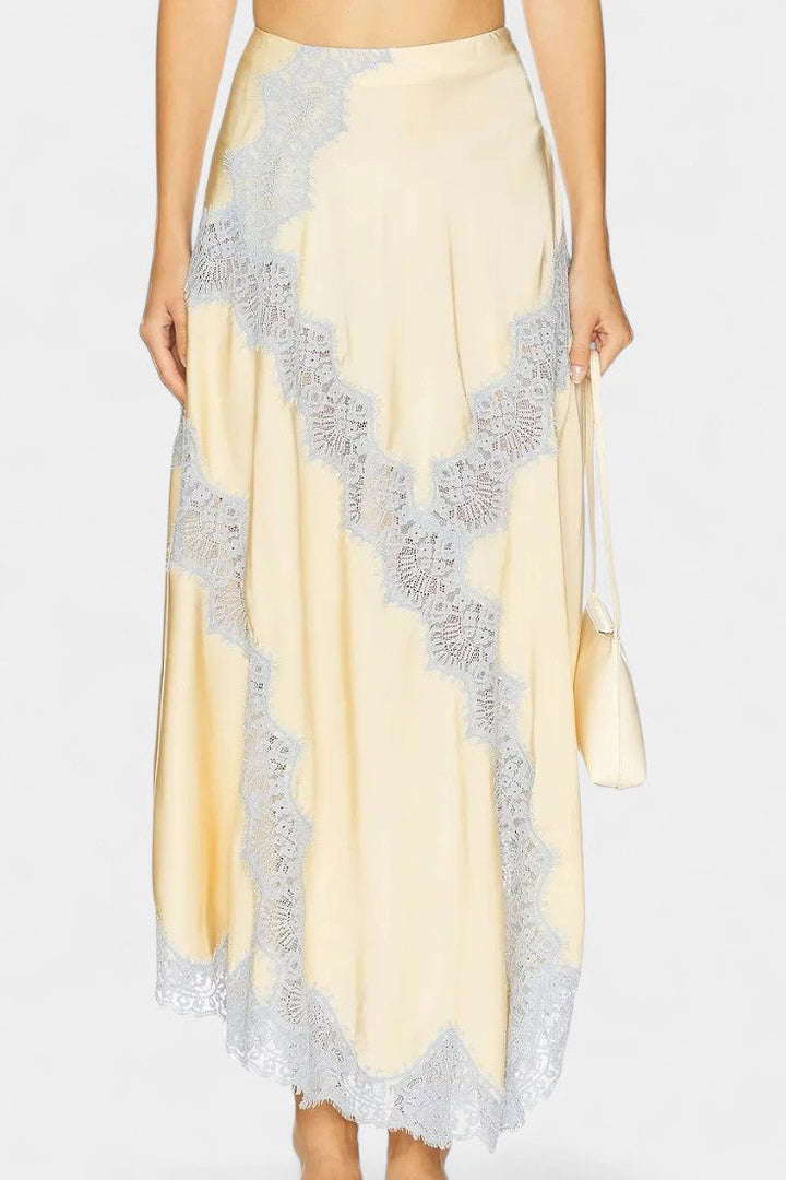 Mirren Ensemble Satiné à Dentelle Contrastante et Jupe Midi Fluide