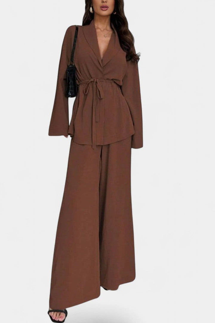 Amy Ensemble Tailleur à Décolleté V et Pantalon Évasé